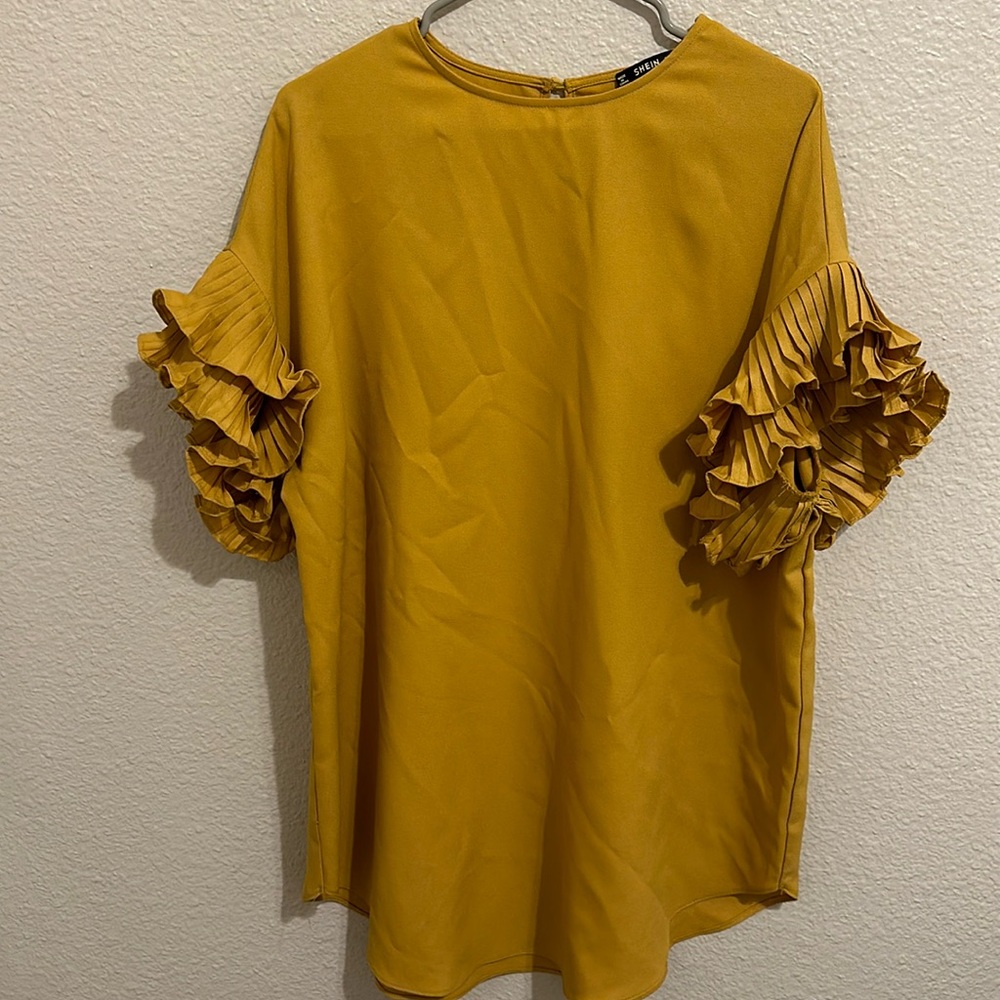 Mustard yellow dress. Ruffle sleeves. Size XS